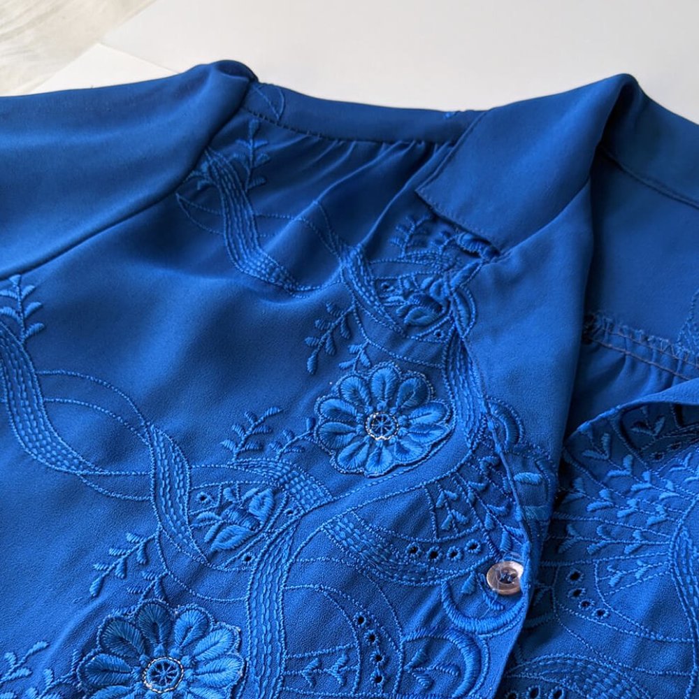 Vintage Linda brand blue flower blouse